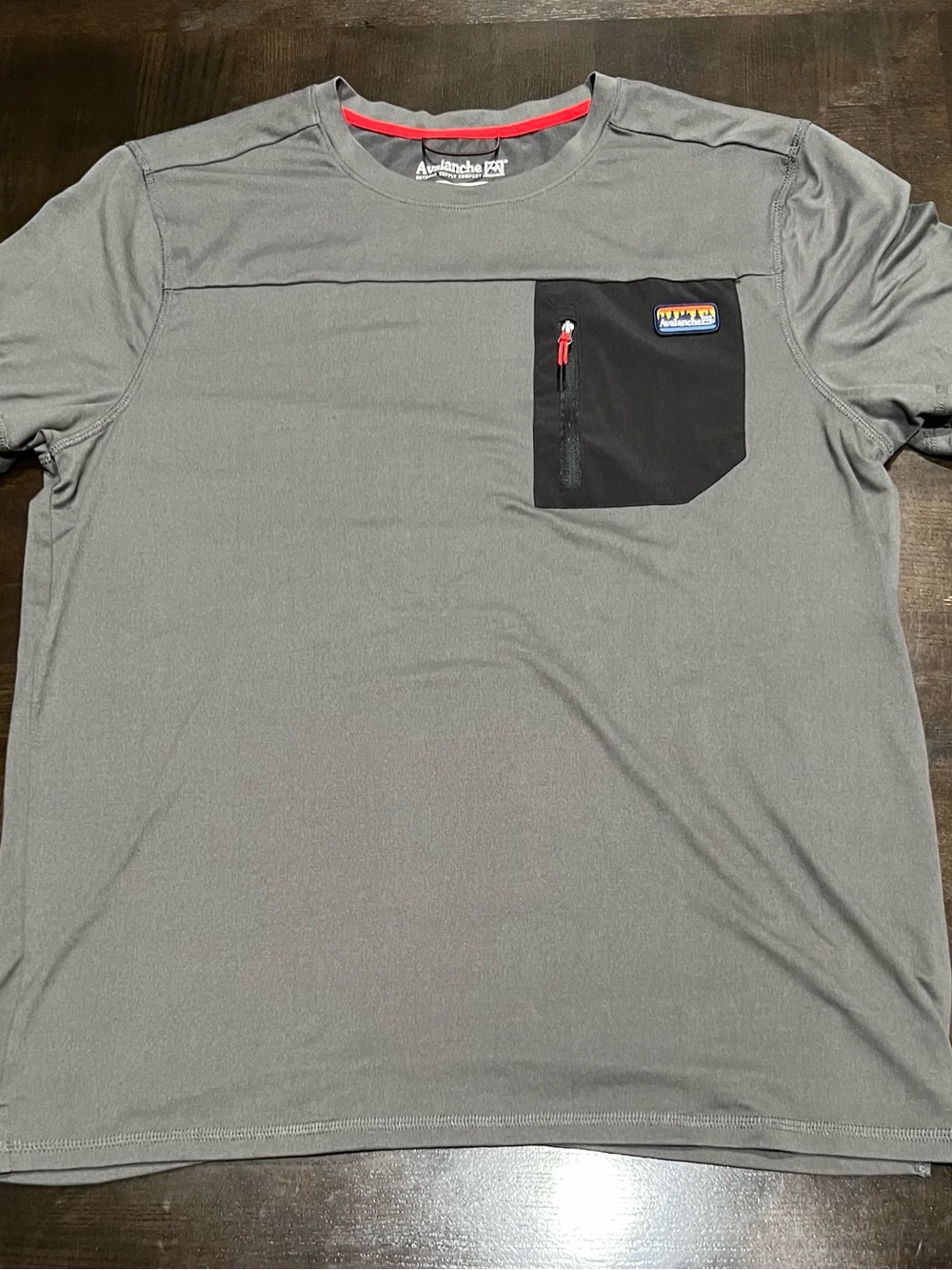 Avalanche Men's L Short Sleeve Crew Neck Activewear T-Shirt Gray Zip Pocket